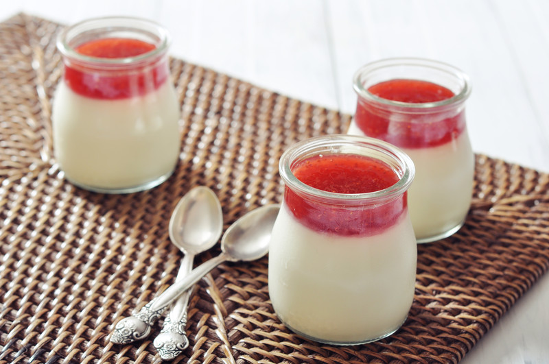 Panna Cotta Chocolat blanc, coulis de framboises